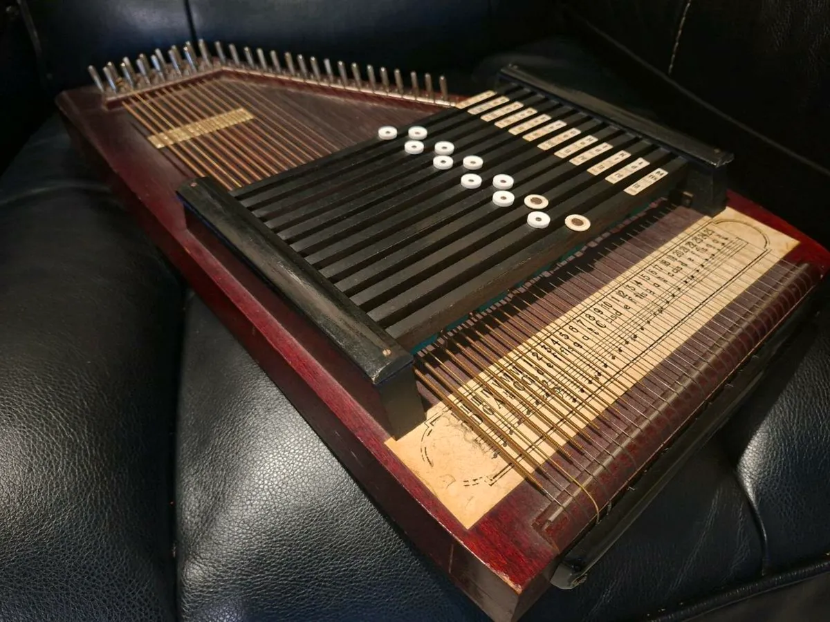 Traditional Vintage Lyreharp - Image 1