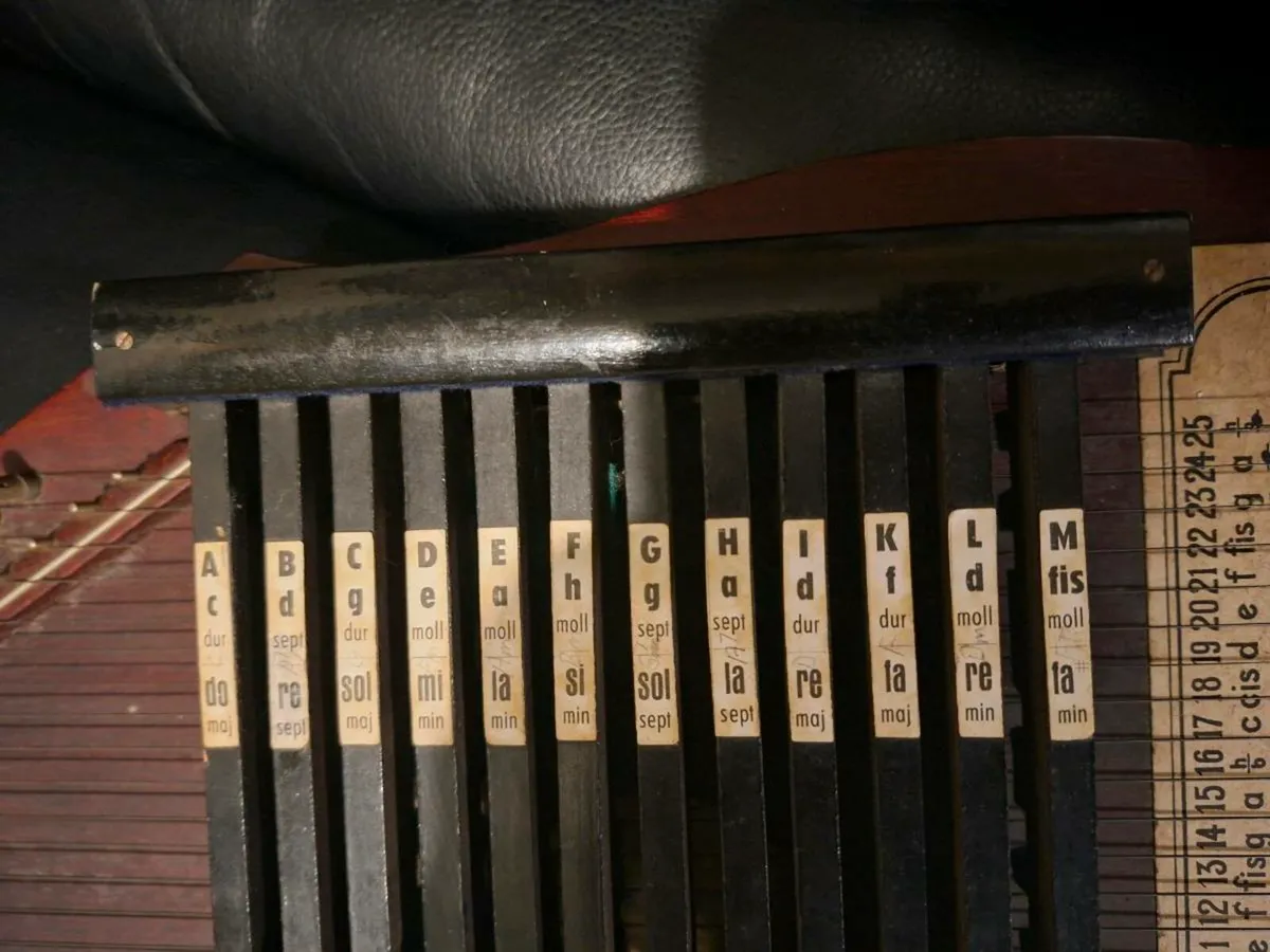 Traditional Vintage Lyreharp - Image 3