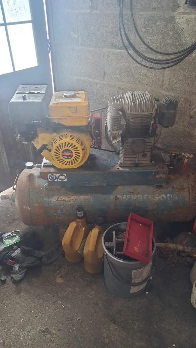 Petrol air compressor - Image 1