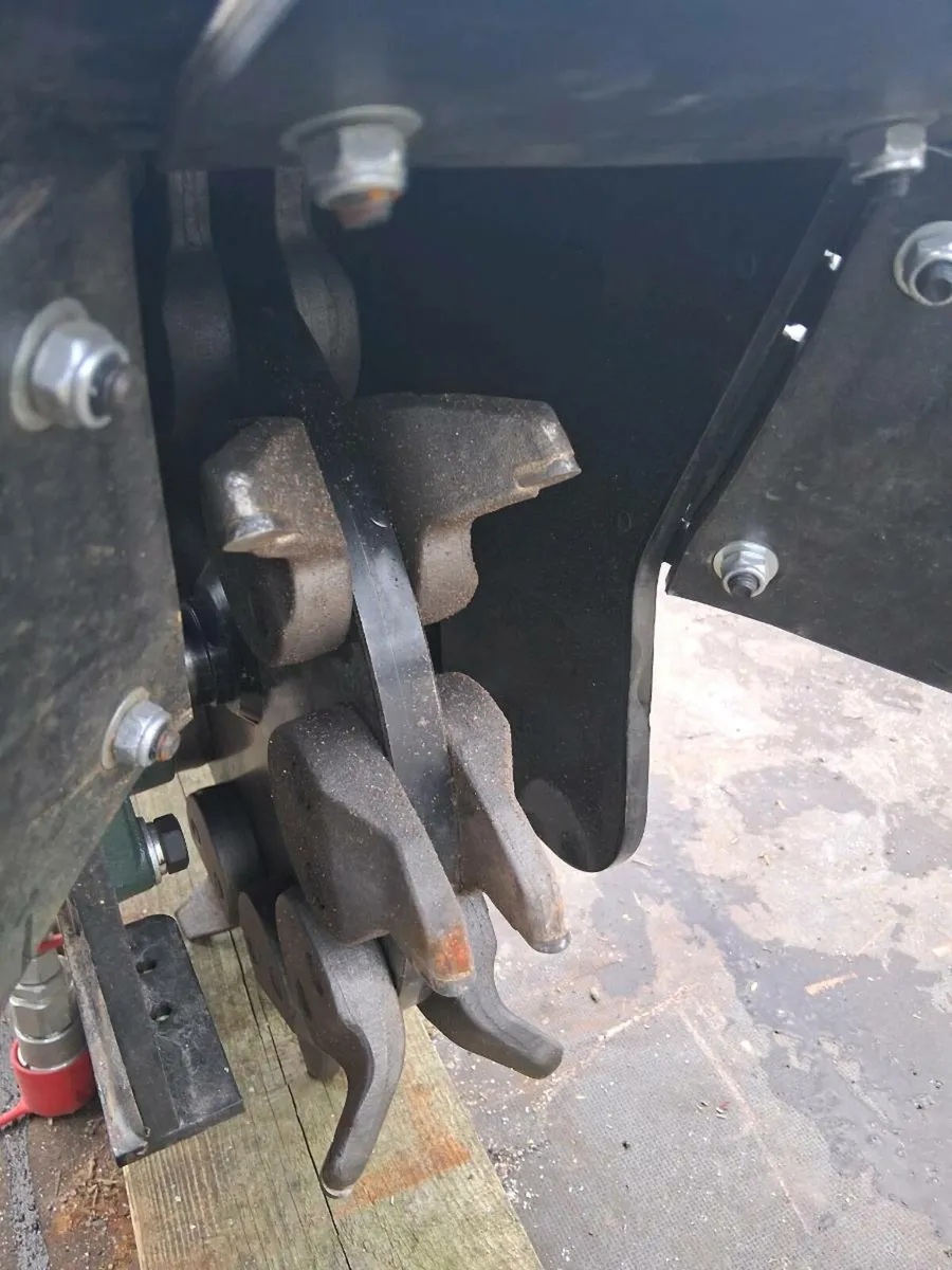 Skidsteer stump grinder - Image 3