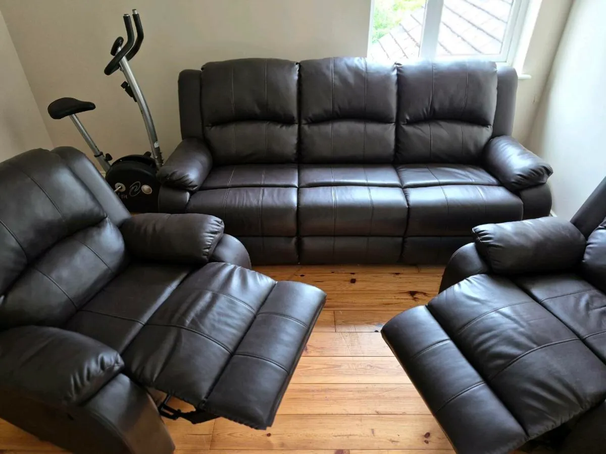 3 Piece leather suite - Image 1