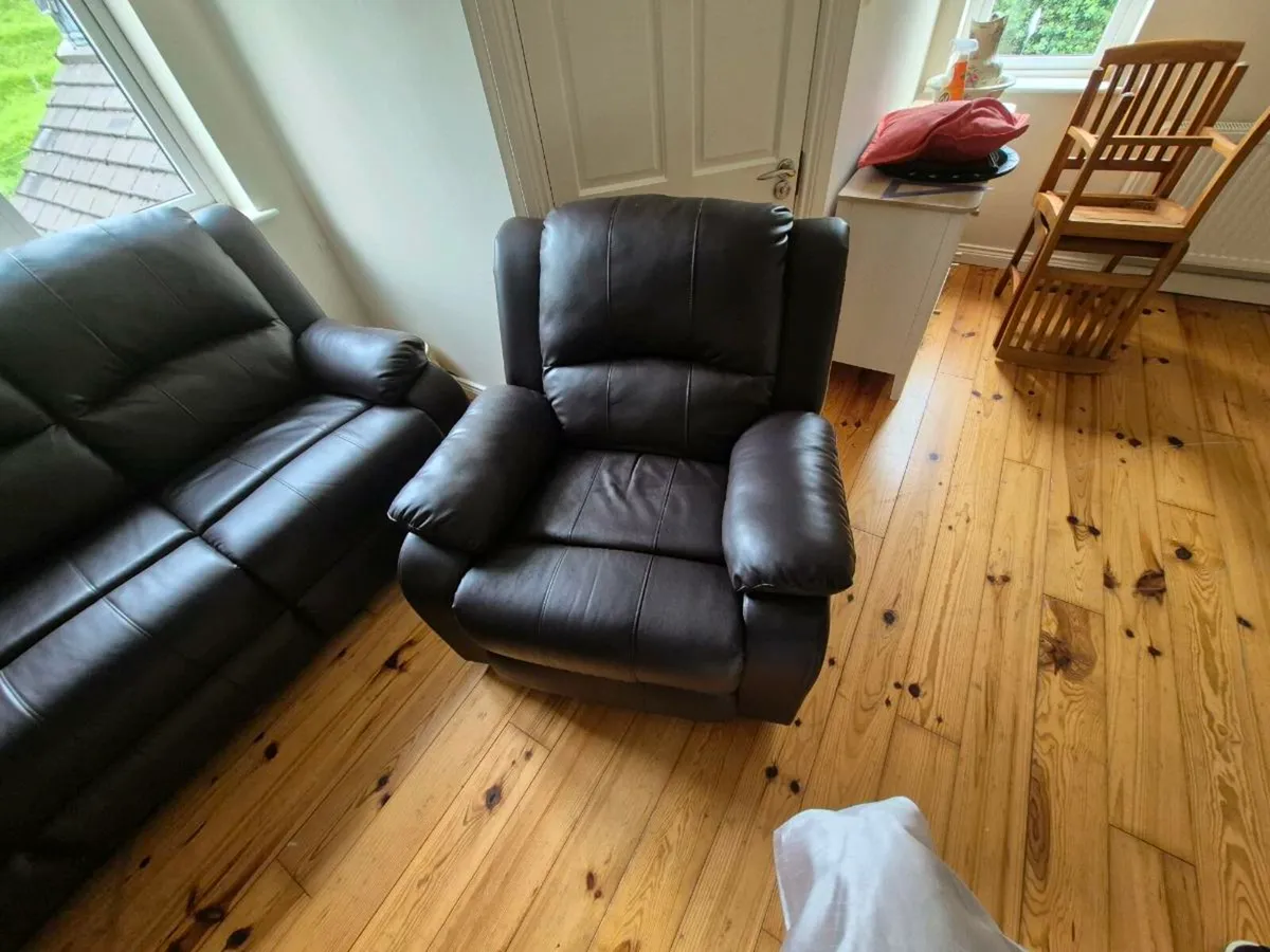 3 Piece leather suite - Image 2