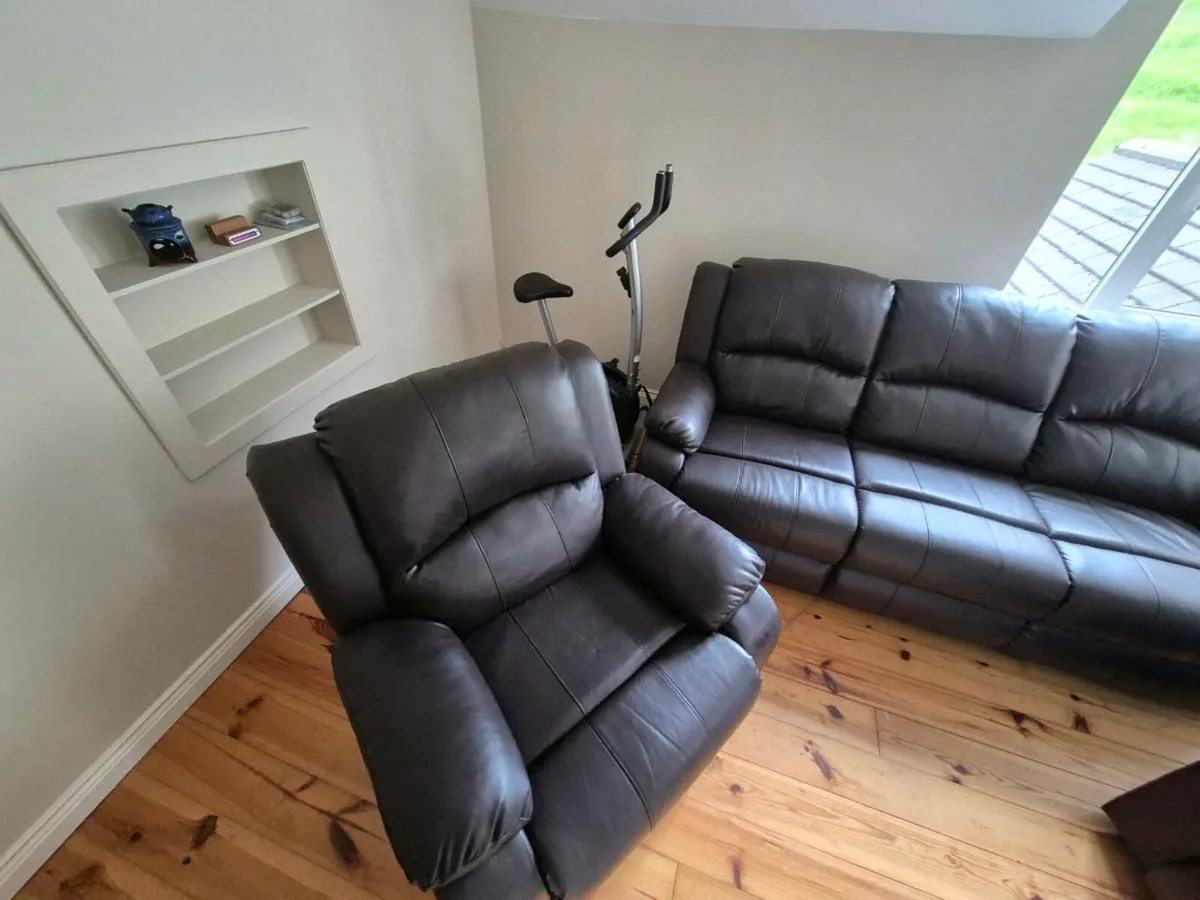 3 Piece leather suite - Image 3