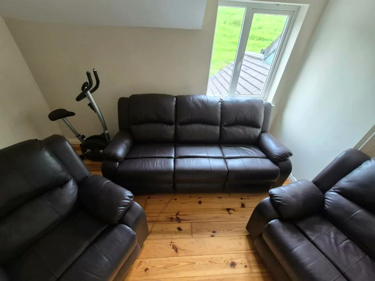 3 Piece leather suite - Image 4