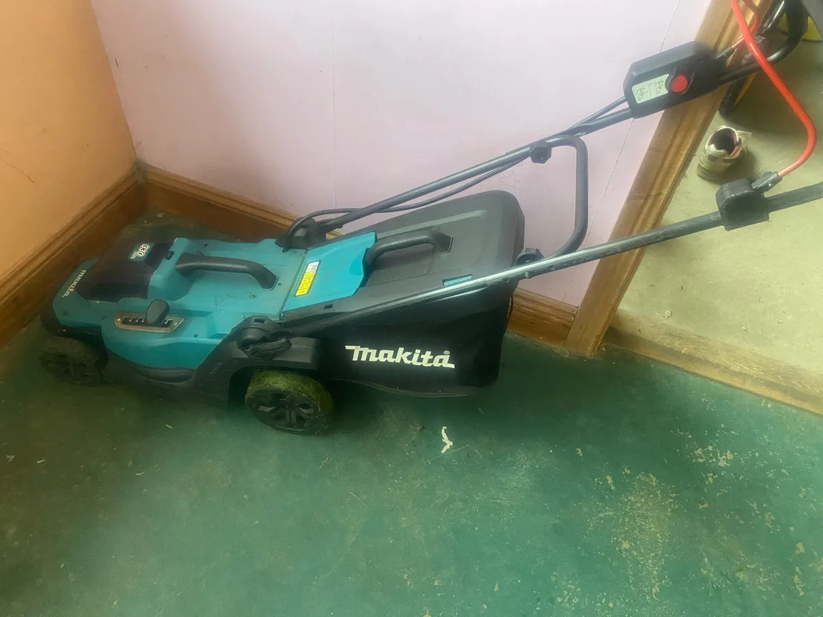 Makita Battery Lawnmower 18volts - Image 3