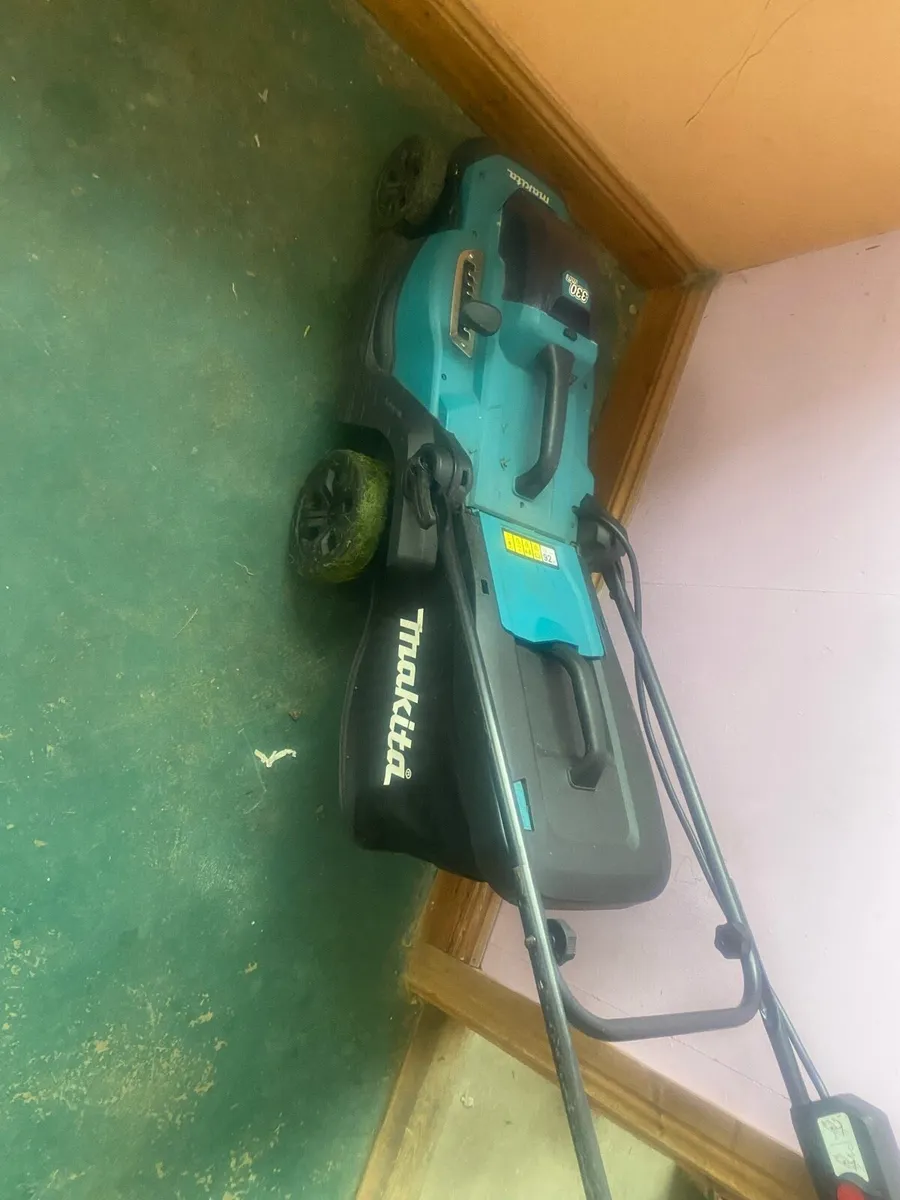Makita Battery Lawnmower 18volts - Image 4