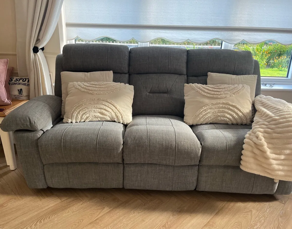 3 seater reclining sofa - Image 1