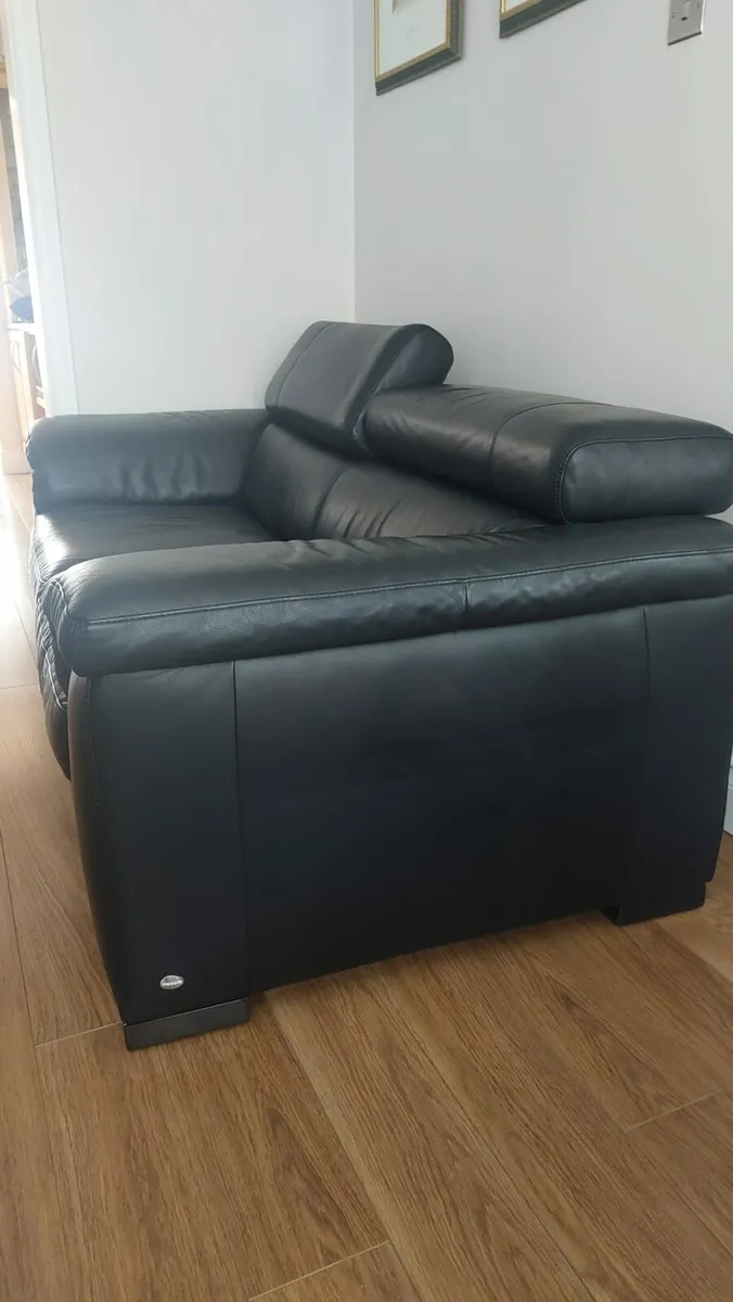beautiful Italian sofa like brand new - Image 1