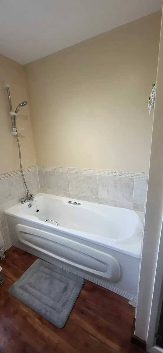 Bath and shower head - Image 2