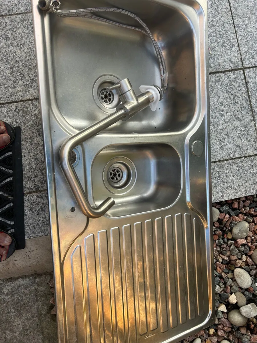 Kitchen sink & tap - Image 2