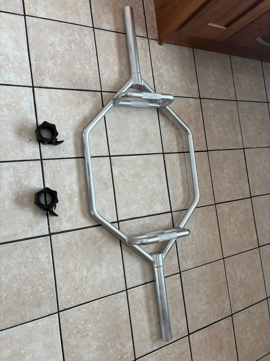 OLYMPIC HEX 20KG SHRUG DEADLIFT BAR AND COLLARS - Image 1