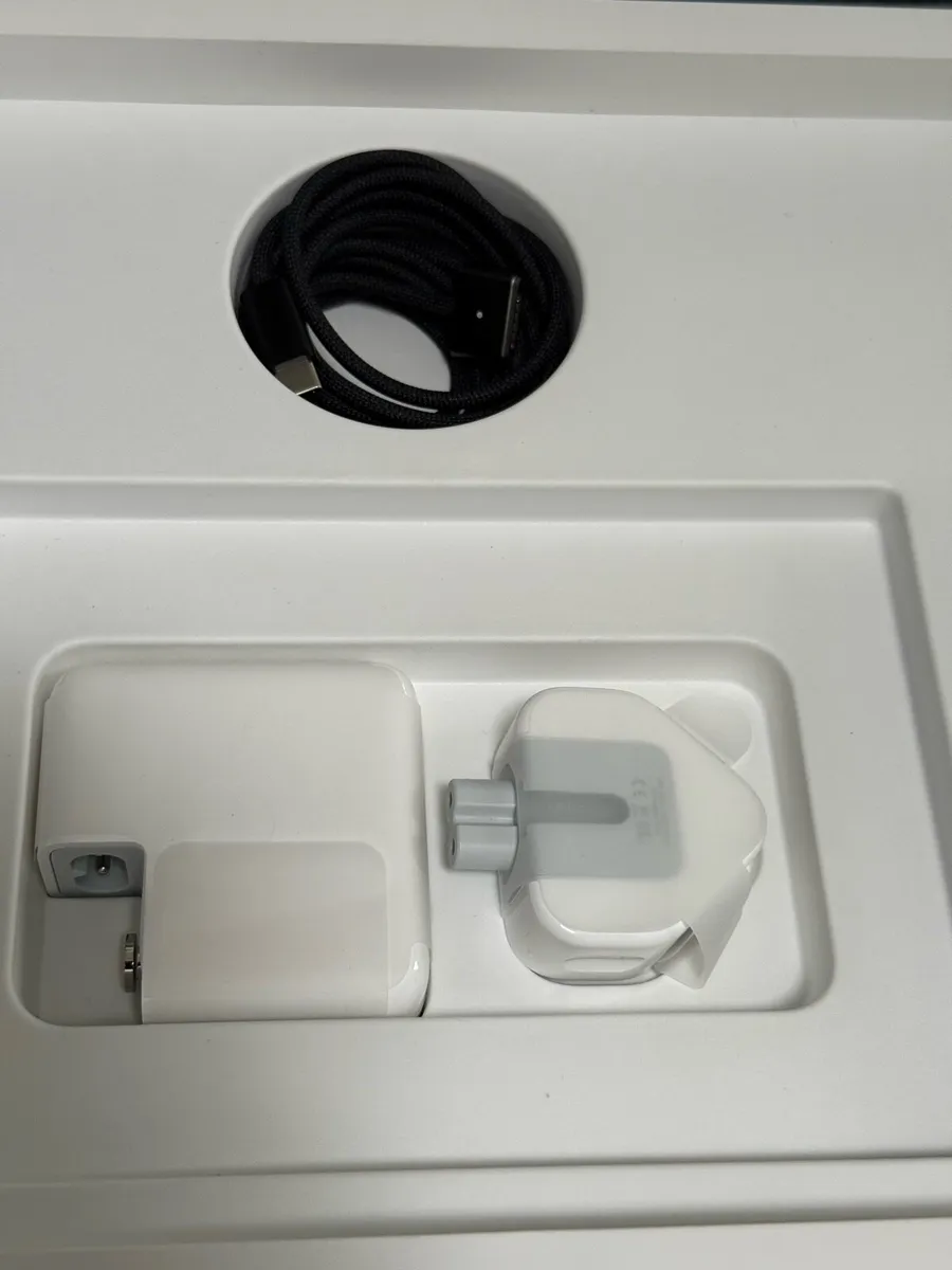 MacBook Pro - Image 4