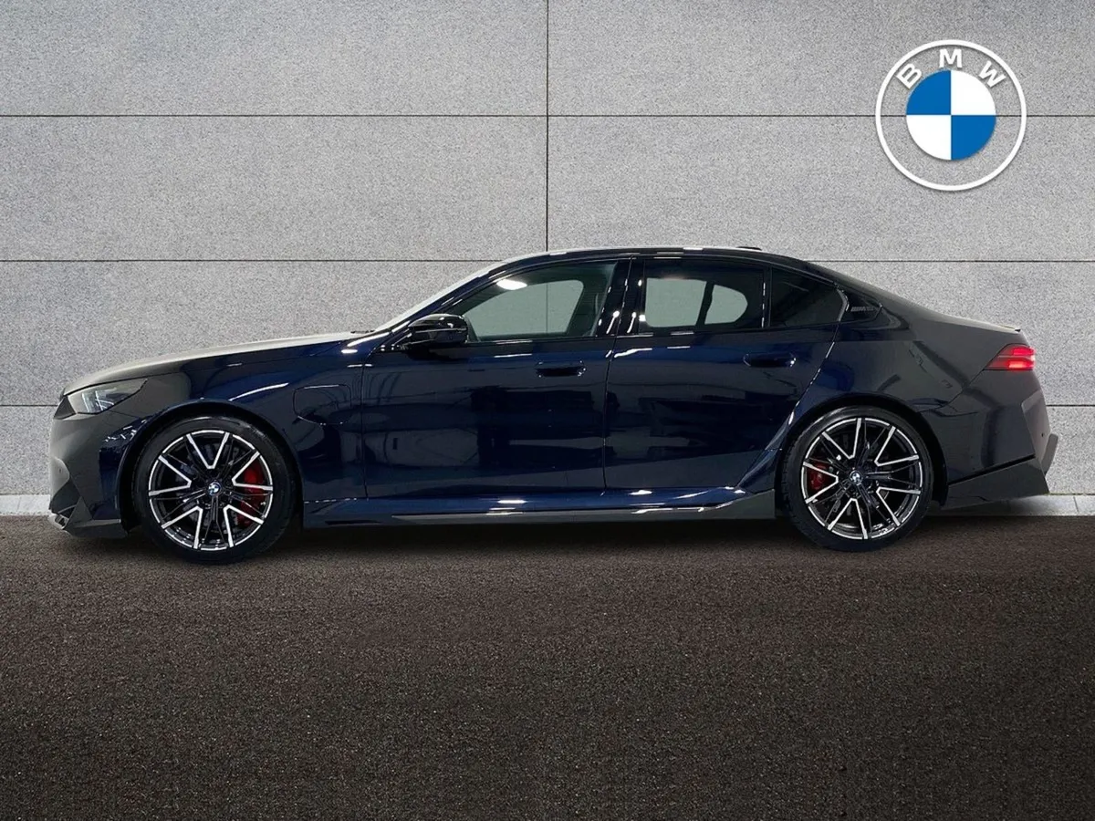 BMW M5 Saloon - Image 4