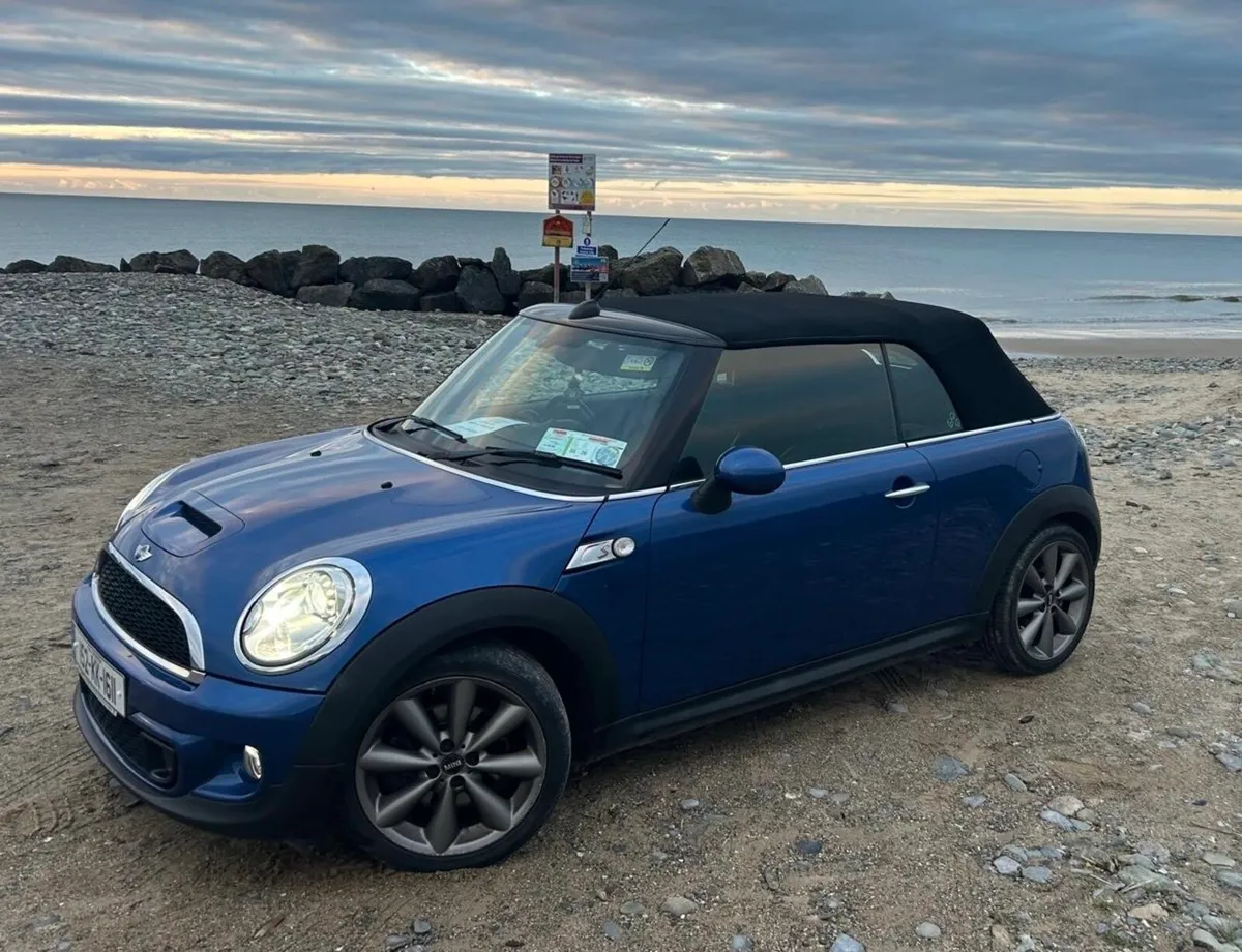 MINI COOPER S CONVERTIBLE - STUNNING BLUE - Image 2