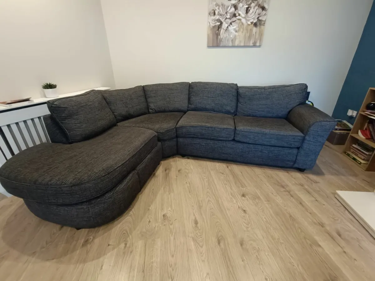 L shaped sofa - Image 1