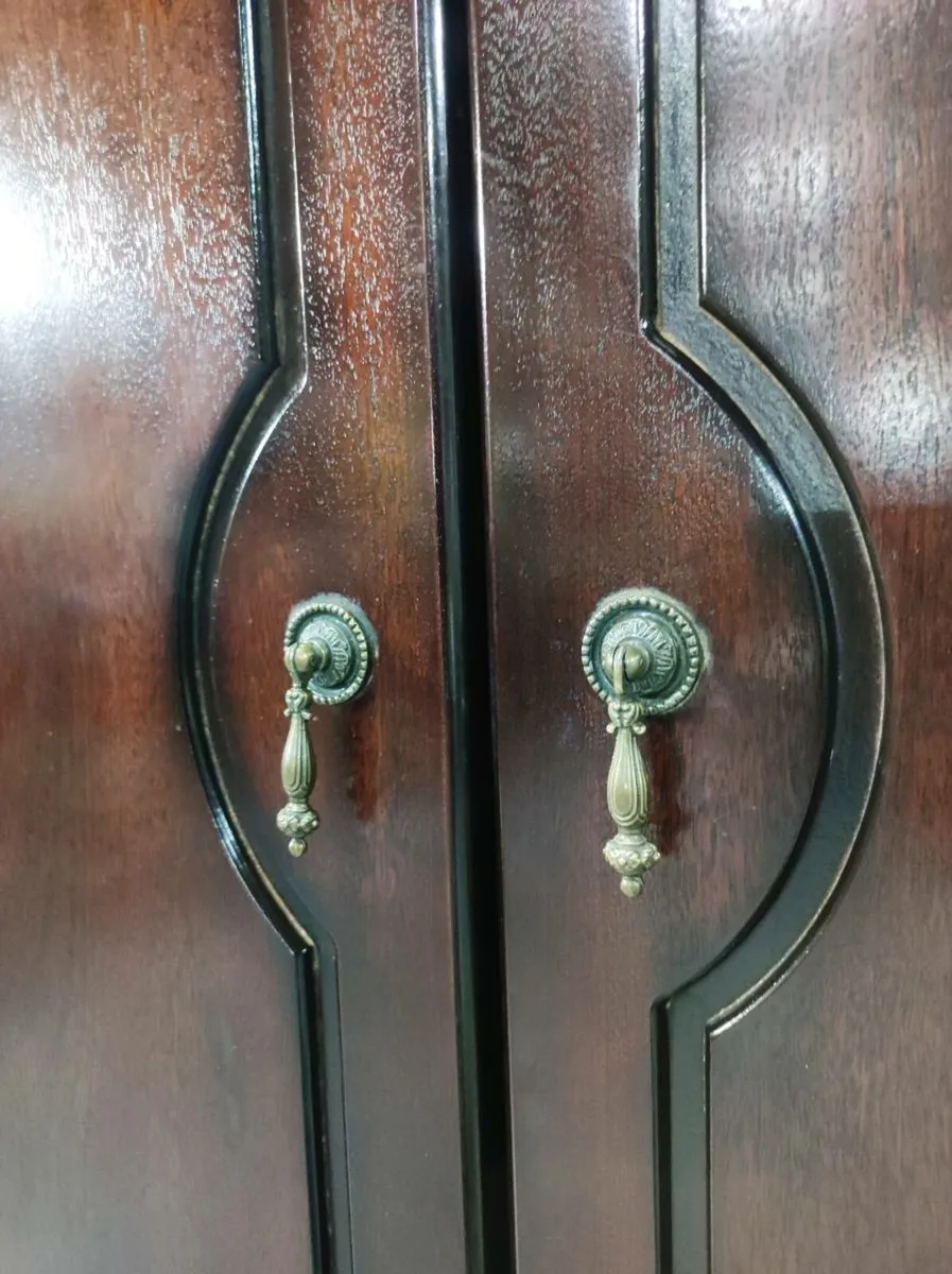 Solid Mahogany bedroom set *delivery - Image 3