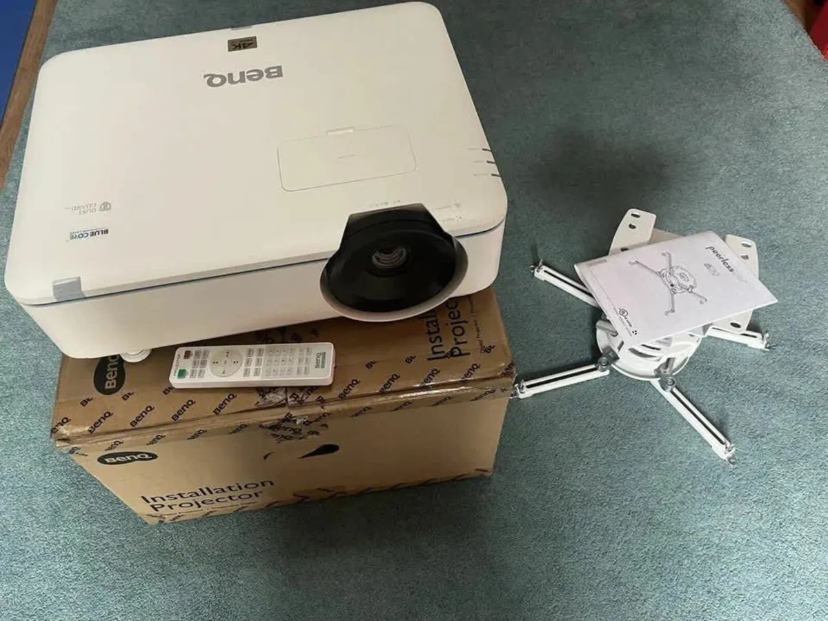 BenQ LK952 4K UHD Projector - Image 1