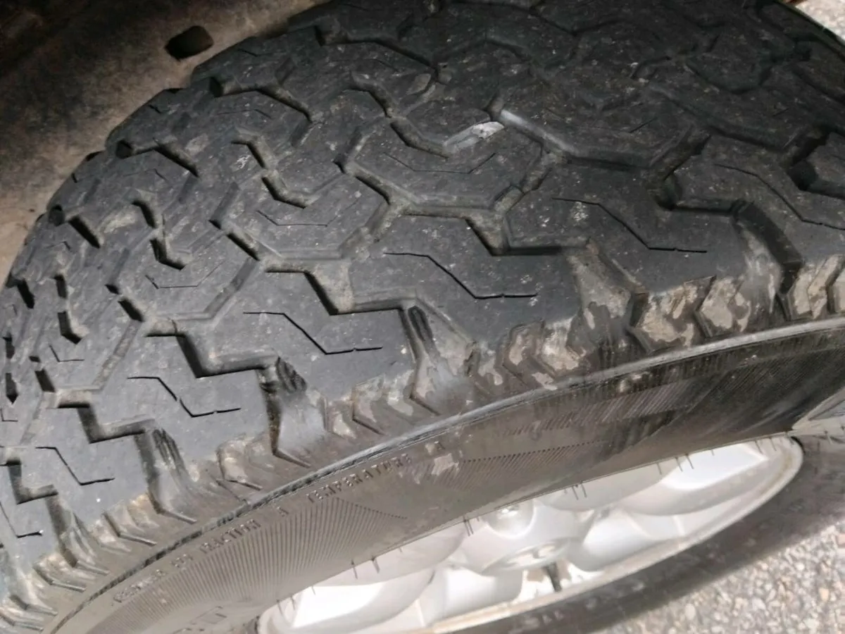 Toyota hilux - Image 3