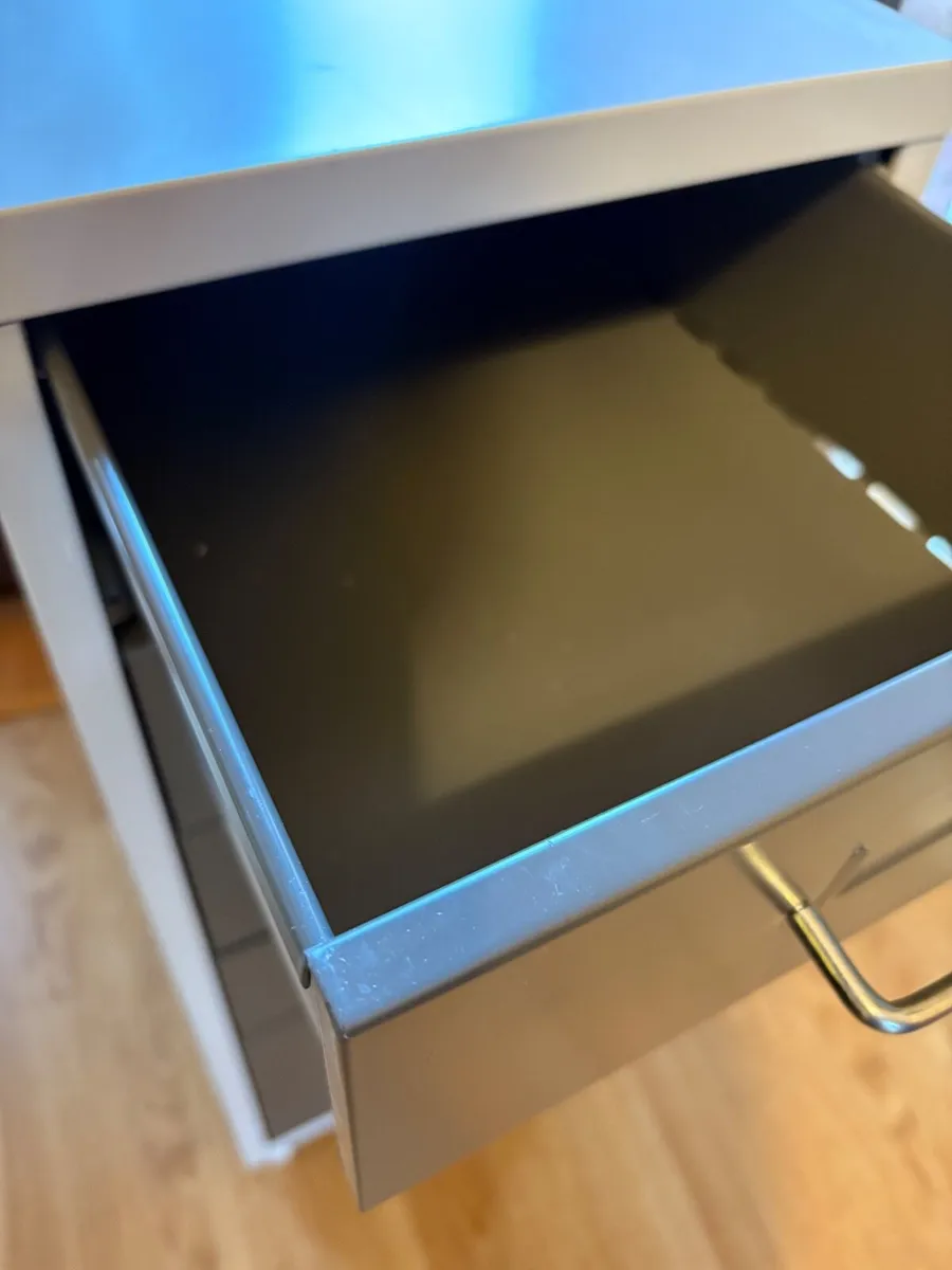 Six Drawer Filing Cabinet on wheels - Image 2