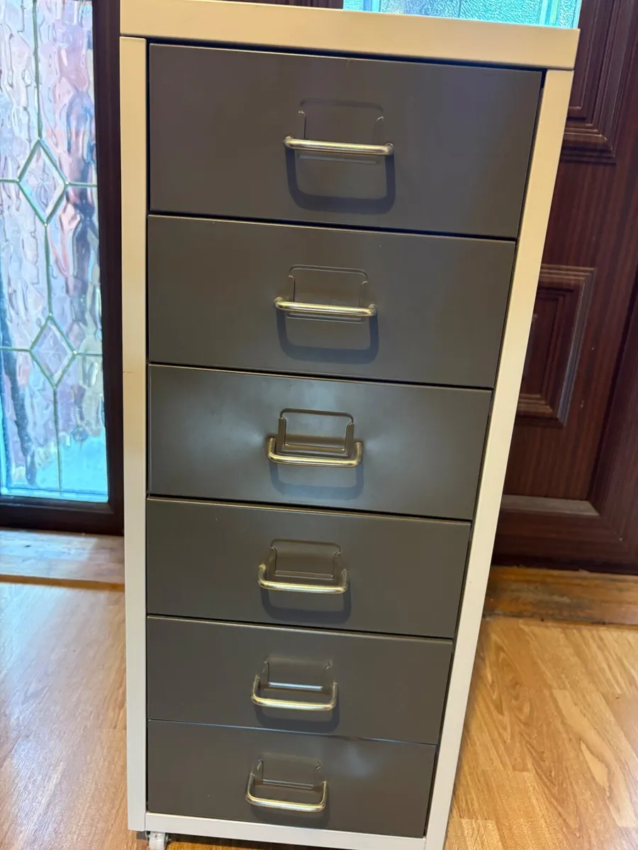 Six Drawer Filing Cabinet on wheels - Image 1