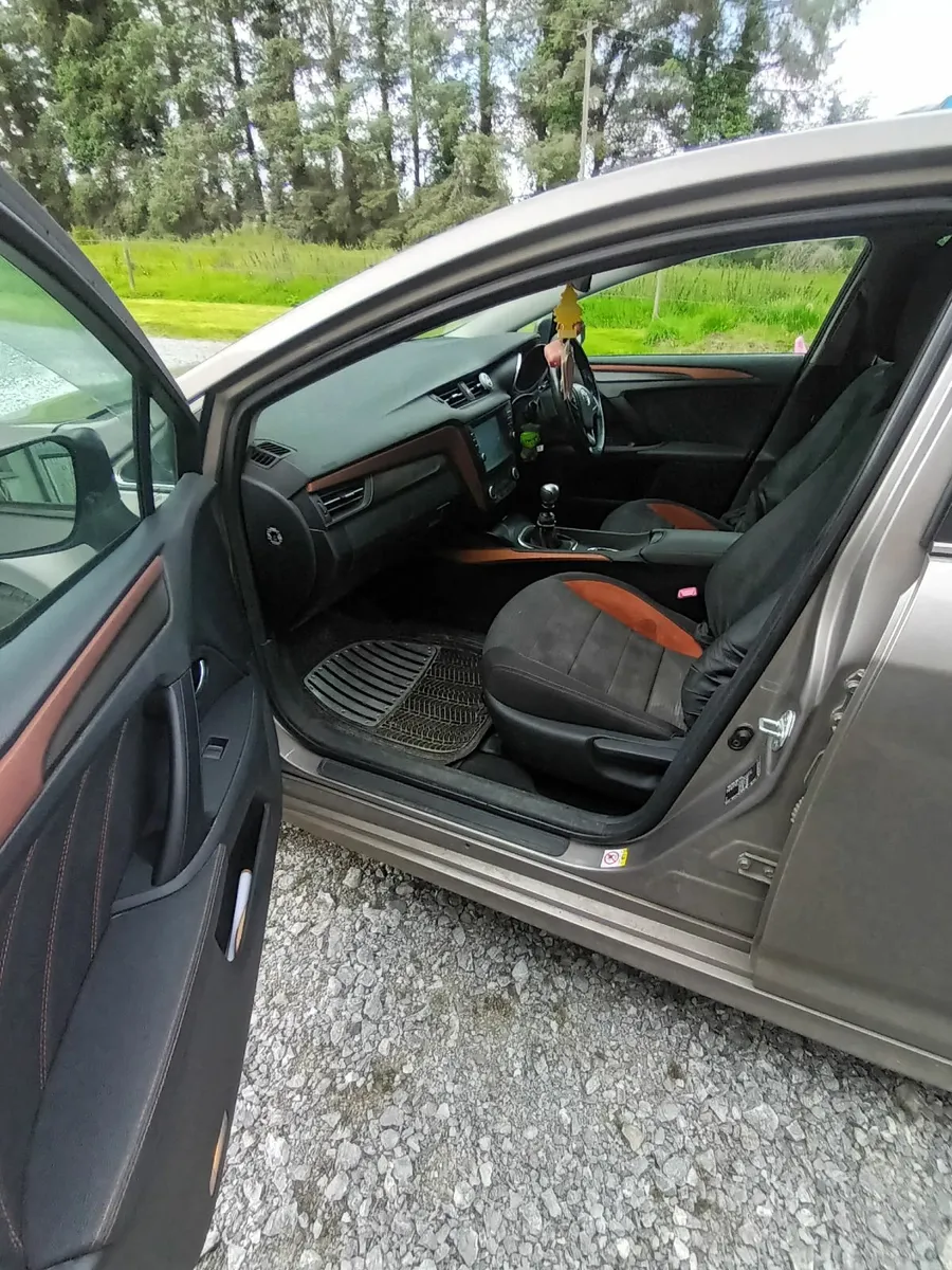Toyota  avensis - Image 4