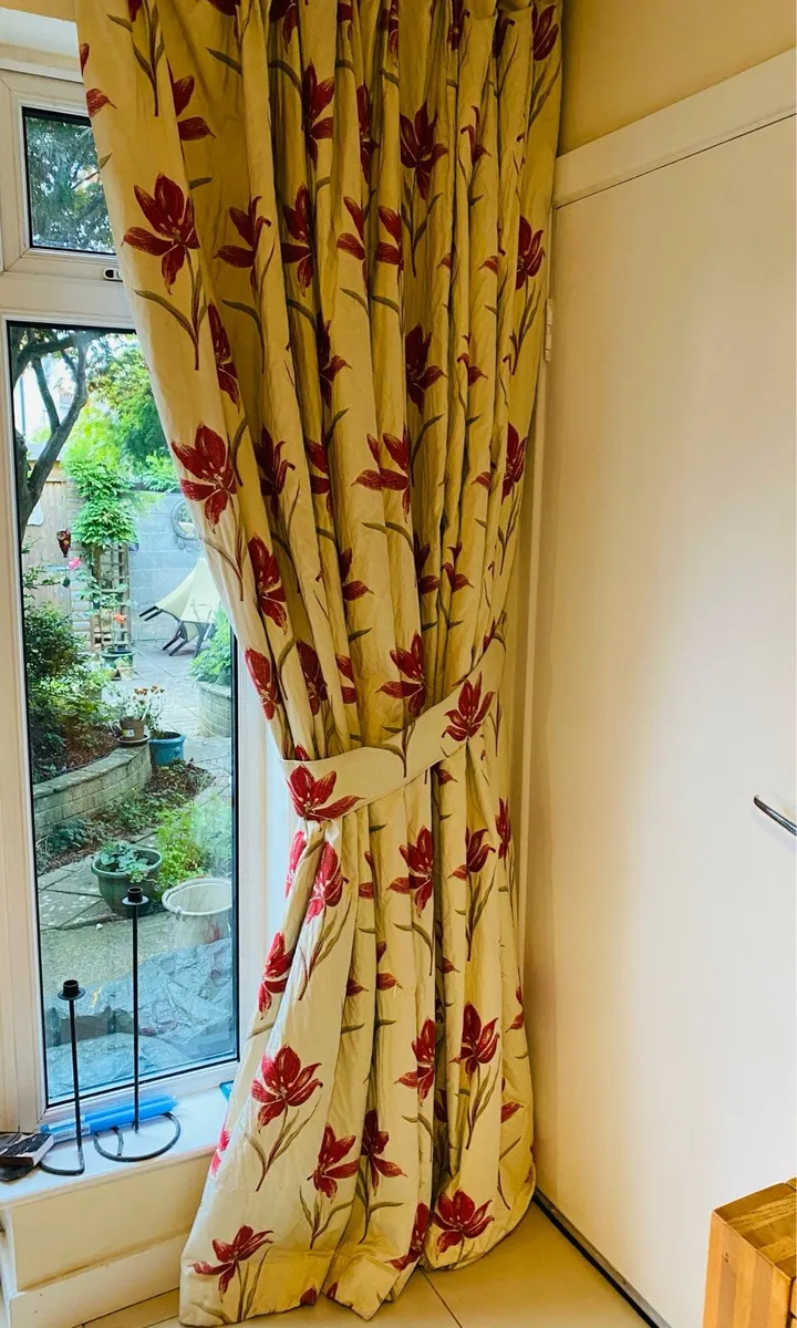 Curtains - Image 4