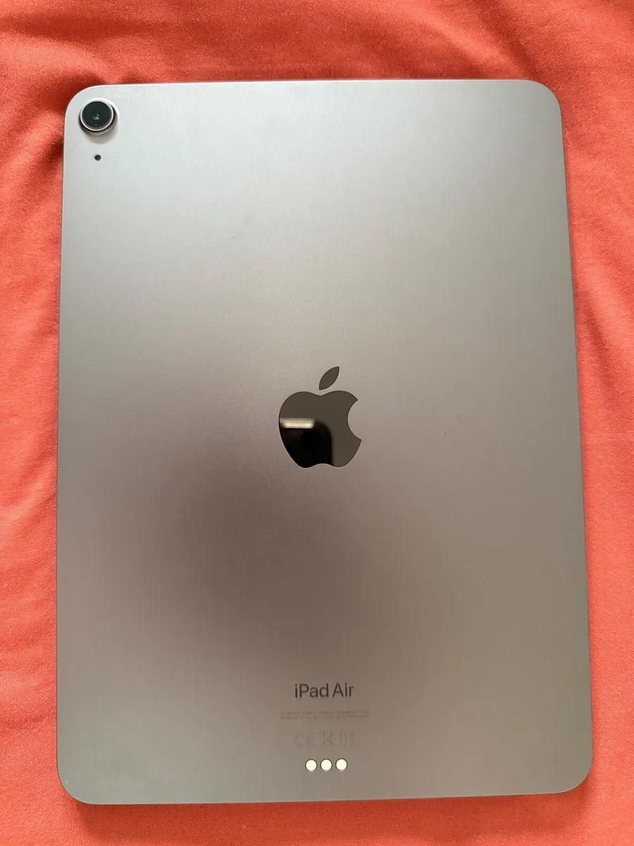 iPad Air 64Gb 5th Generation 2024 edition - Image 1