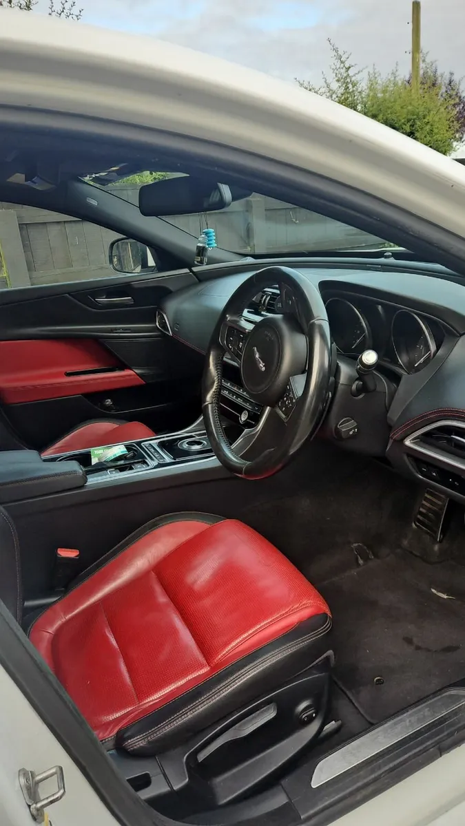 Jaguar XE 2017 - Image 3
