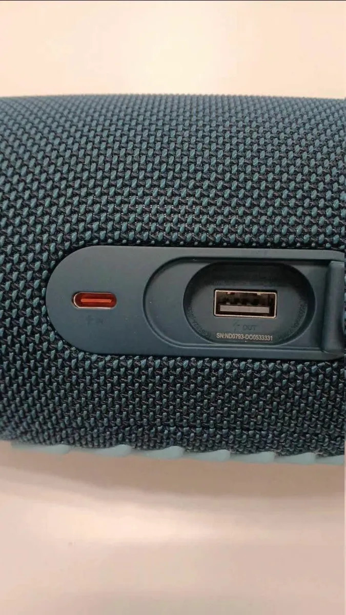 JBL Charge 5 Wireless Speaker Blue Good Condition - Image 3