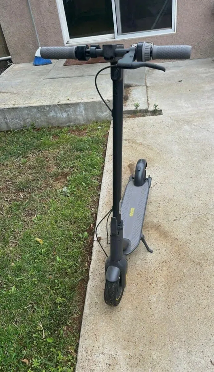 Segway Max G2 Electric Kick Scooter - Image 2