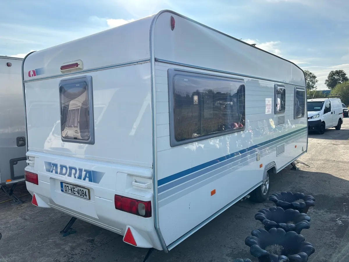 Adria 6 berth fixed bunks caravan - Image 3