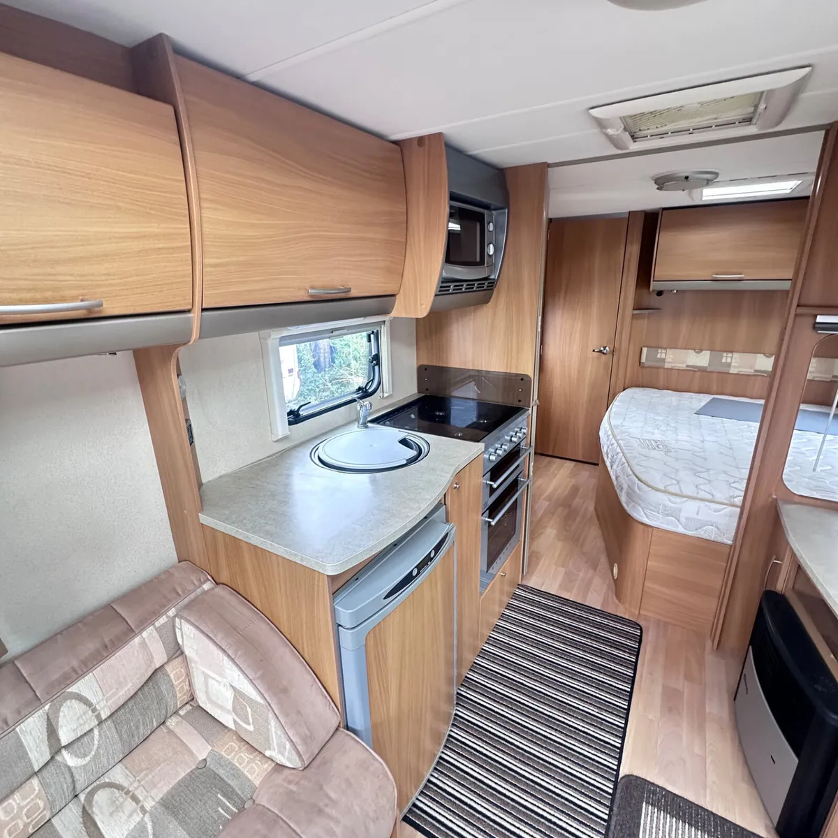 ✨STUNNING SWIFT ACCORD 4 BERTH FIXED BED✨ - Image 4