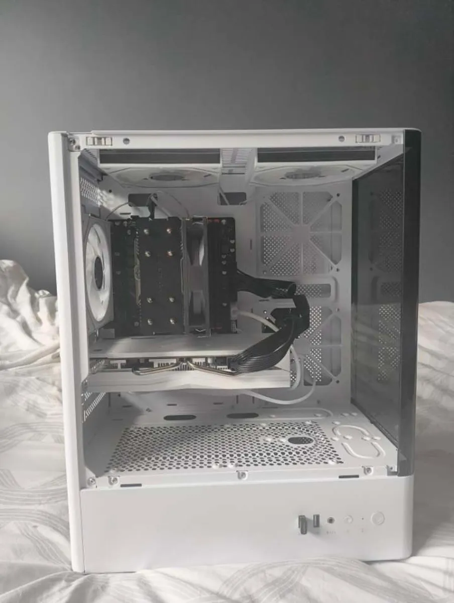 White RGB gaming pc: rx580 ,R5 3600, 16gb - Image 2