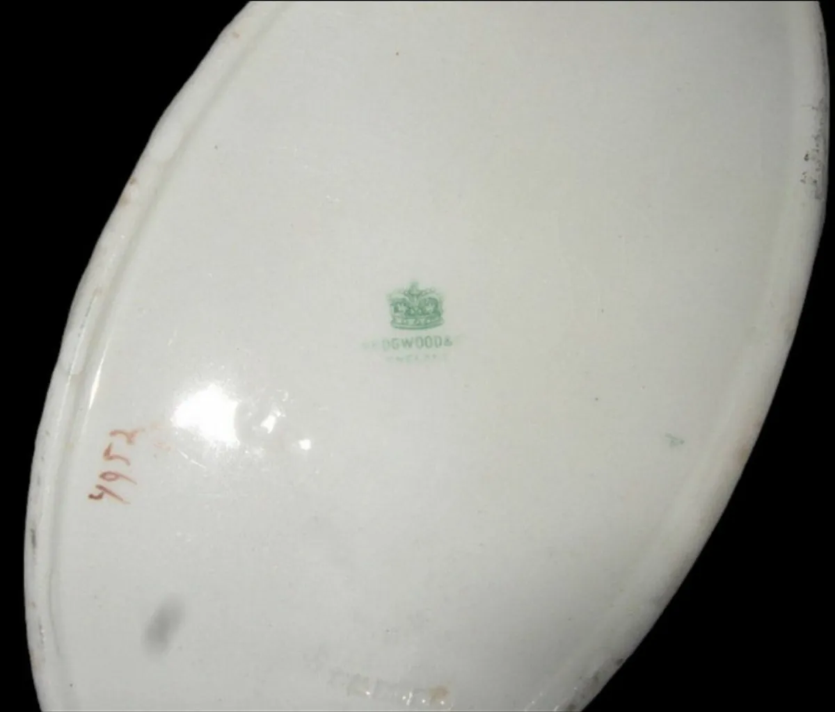 Vintage Wedgewood Platters & Tureen - Image 2