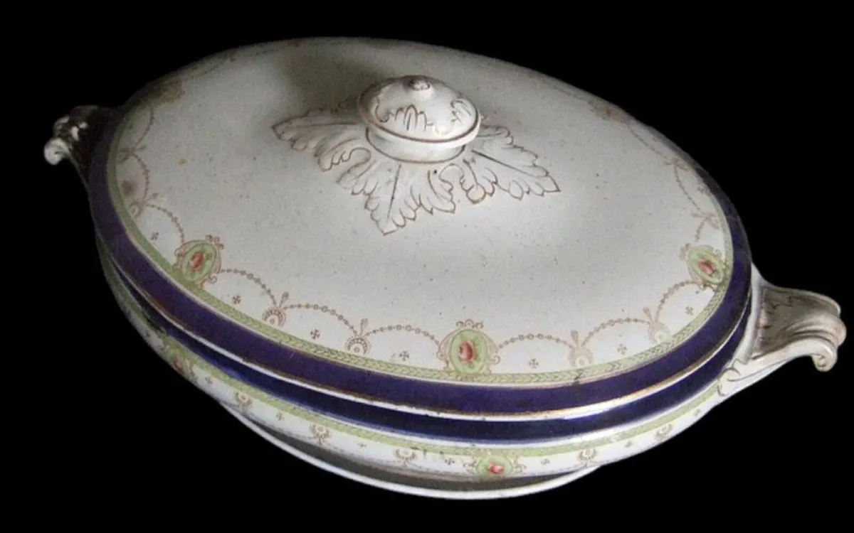 Vintage Wedgewood Platters & Tureen - Image 1