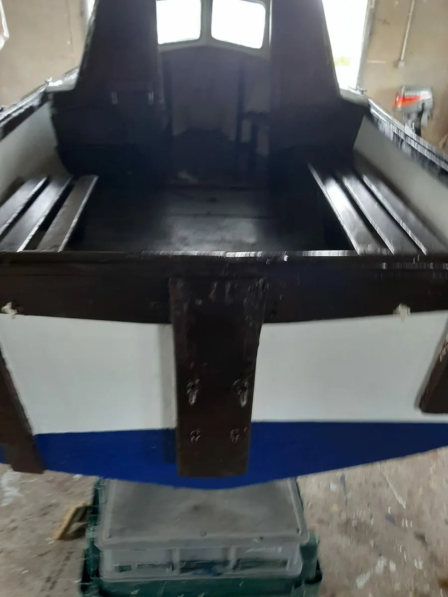16 ft x 6 ft Fiberglass Cabin Boat - Image 3