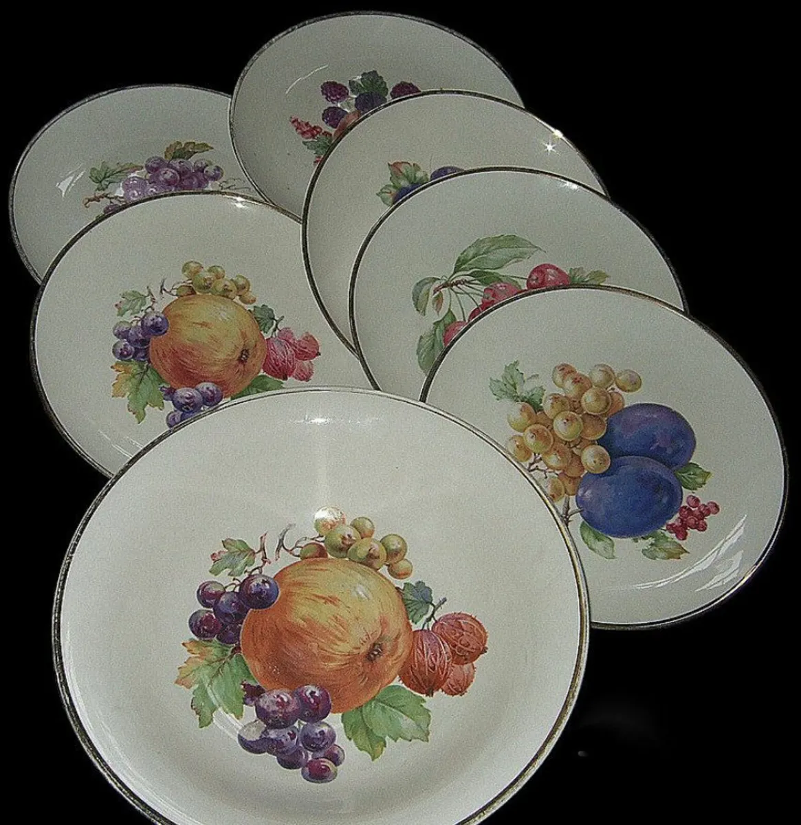 Vintage Serving Bowl and 6 Plates - Image 1