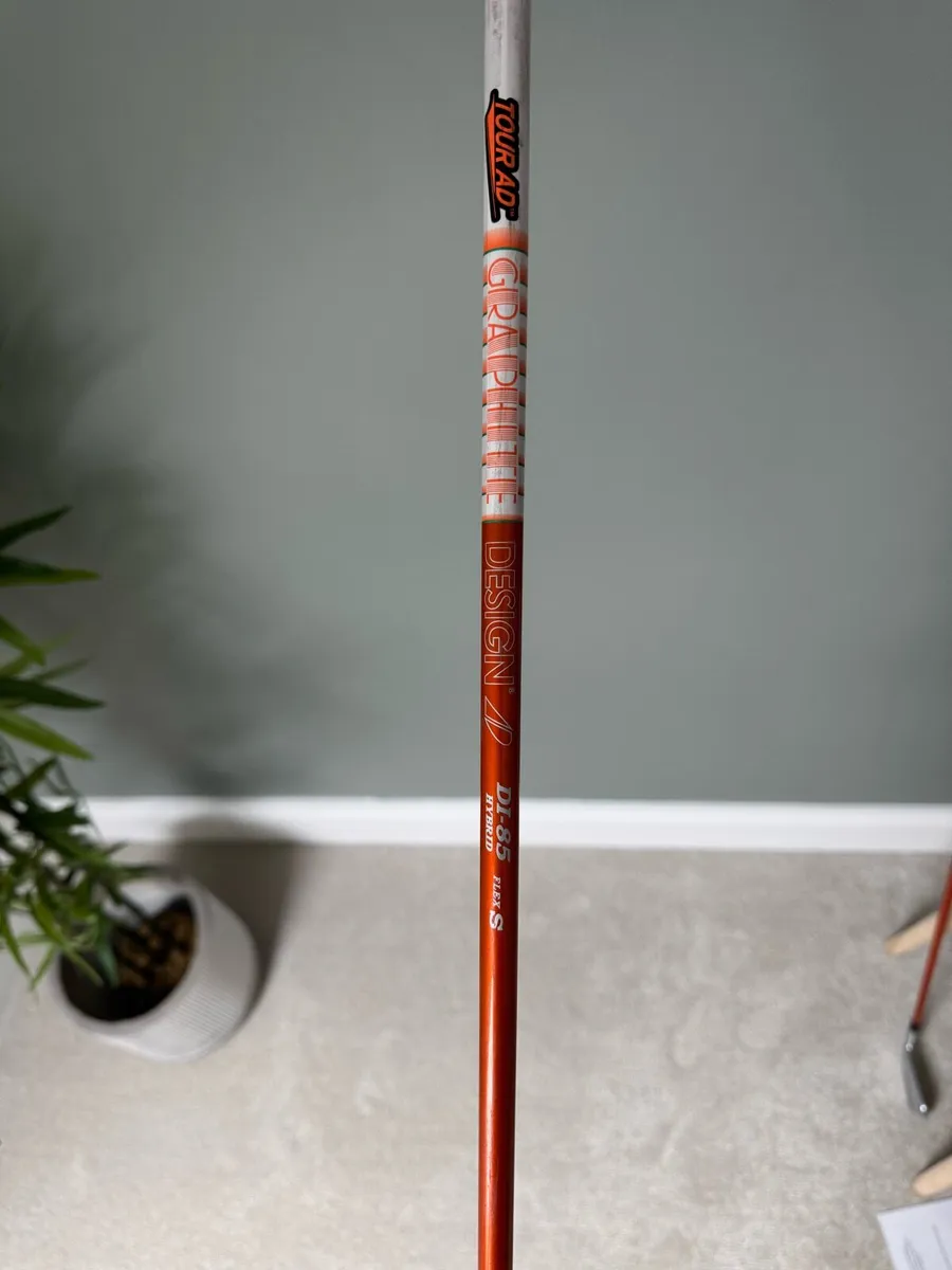 Titleist TSR2 - 3 Hybrid - premium shaft - Image 2