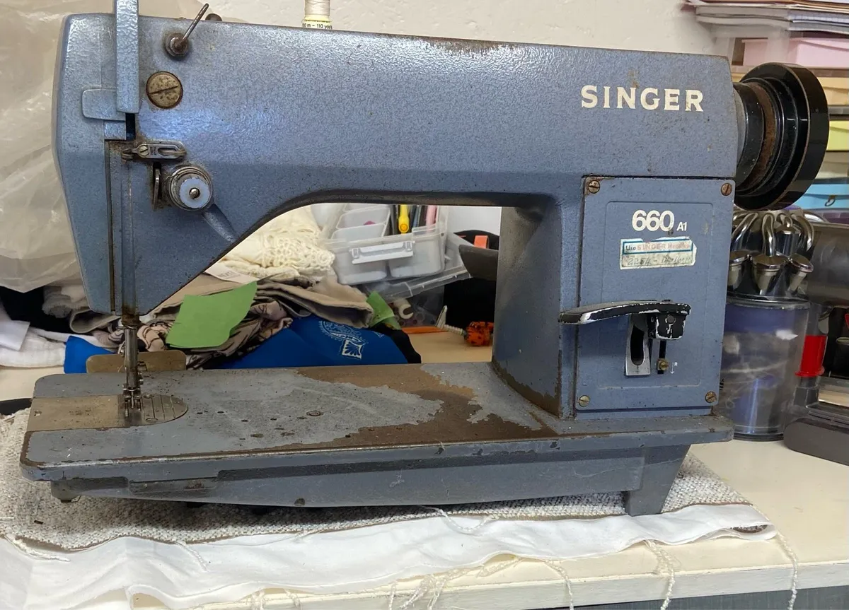Singer Sewing Machine - Image 1