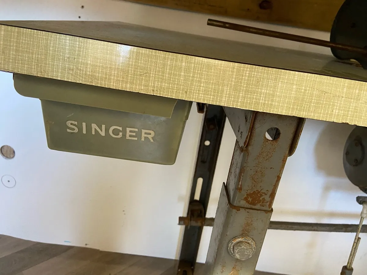 Singer Sewing Machine - Image 3