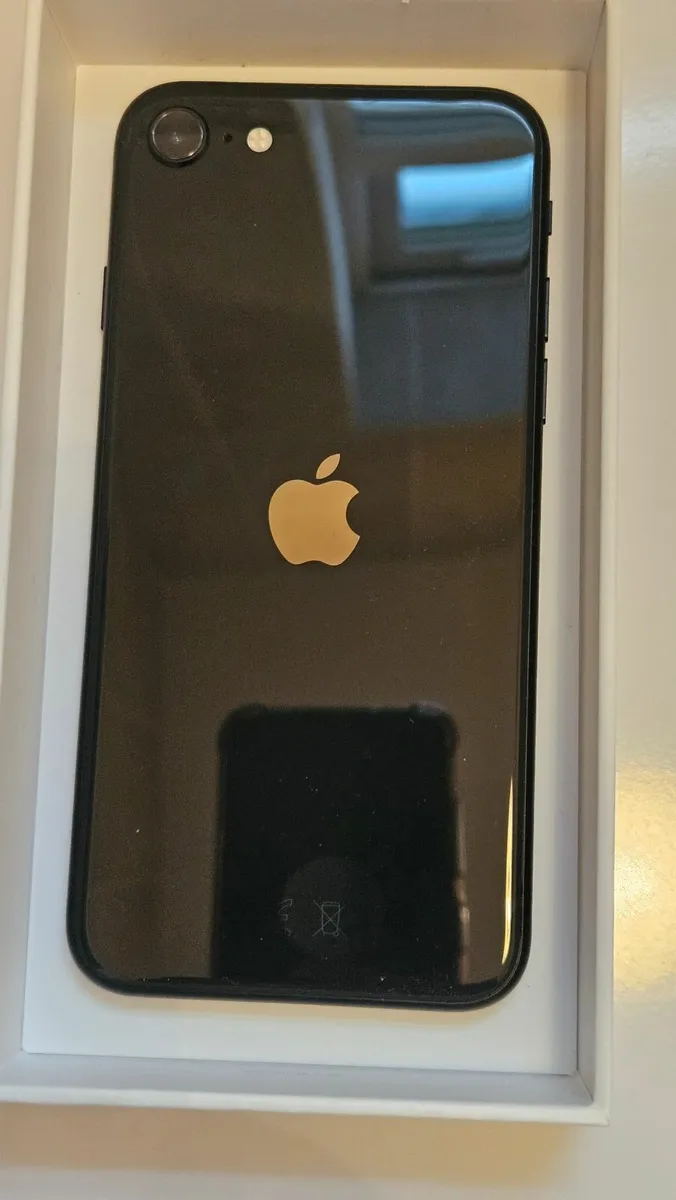 iPhone SE 64GB, 2nd generation, unlocked, black. - Image 4
