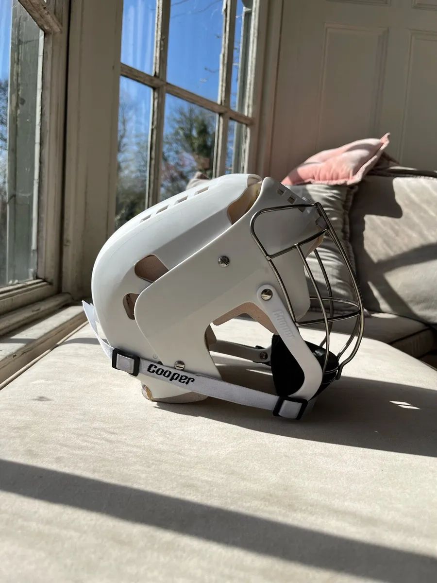 Hurling helmet - Image 3