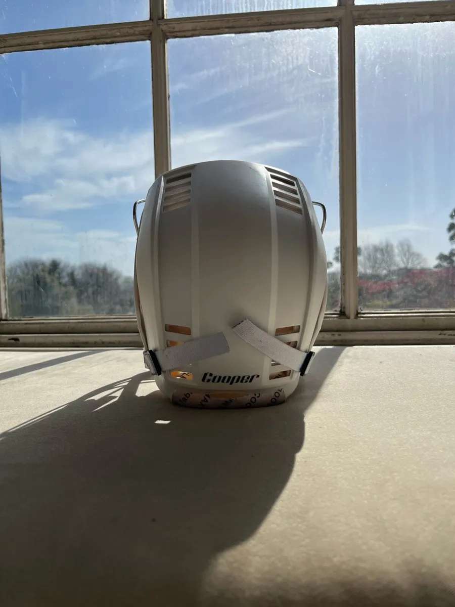 Hurling helmet - Image 4