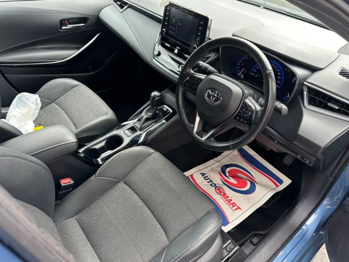 Toyota Corolla 1.8 Petrol Hybrid Luna Sport - Image 3