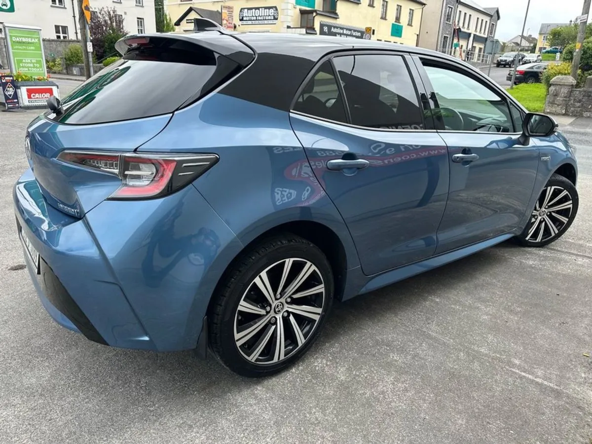 Toyota Corolla 1.8 Petrol Hybrid Luna Sport - Image 4