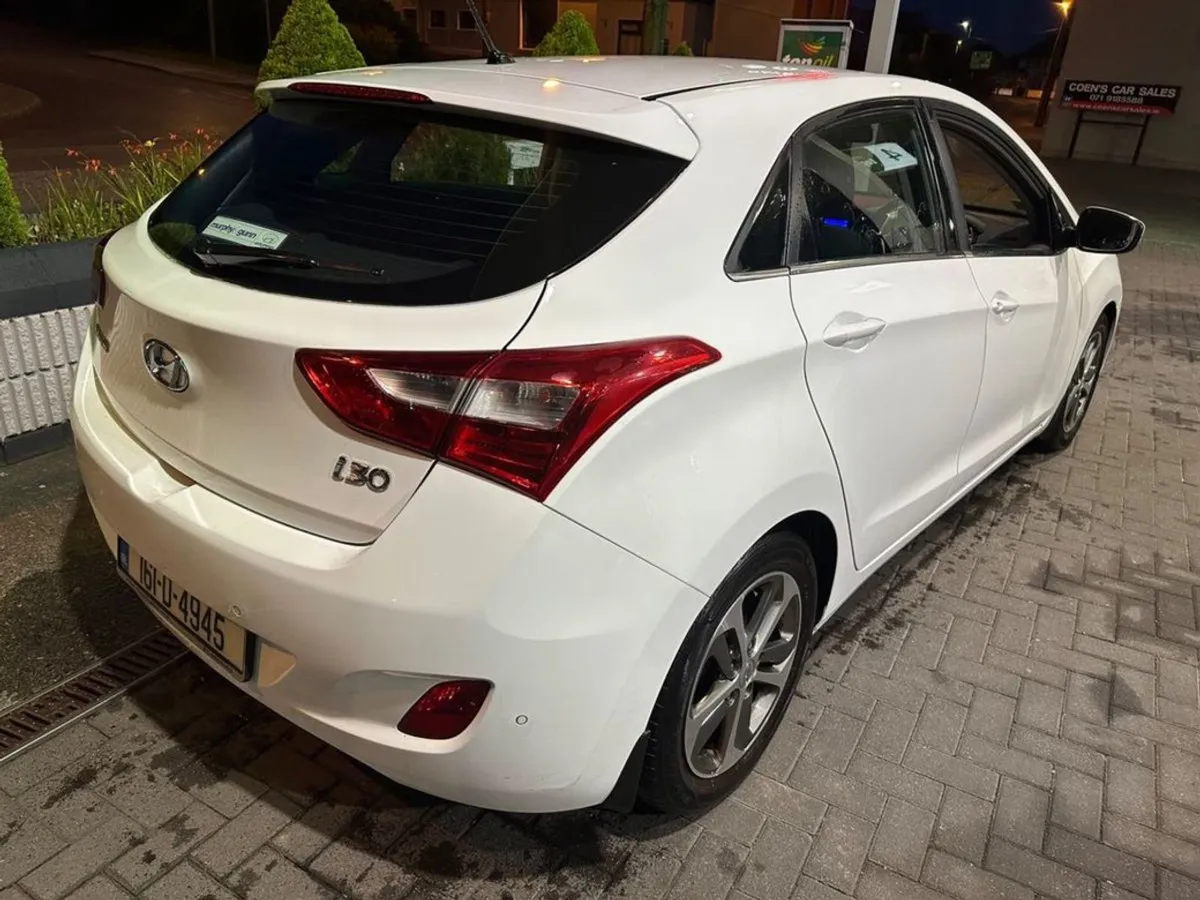 Hyundai i30 1.4 Petrol Deluxe - Image 2