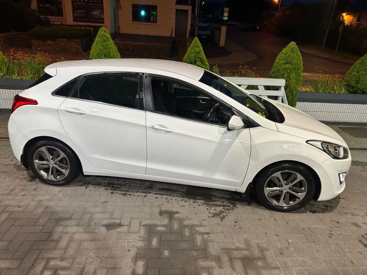 Hyundai i30 1.4 Petrol Deluxe - Image 3