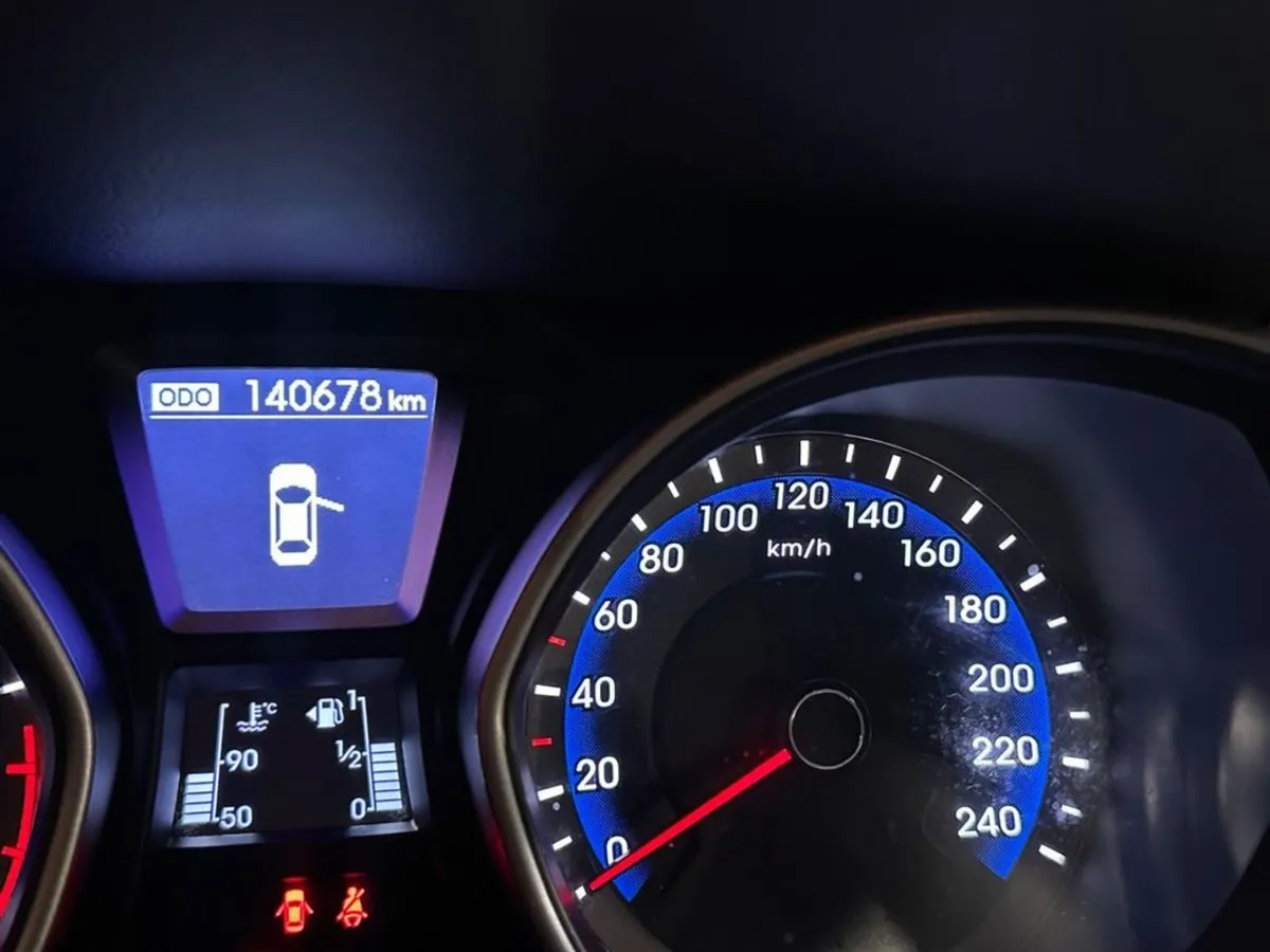 Hyundai i30 1.4 Petrol Deluxe - Image 4