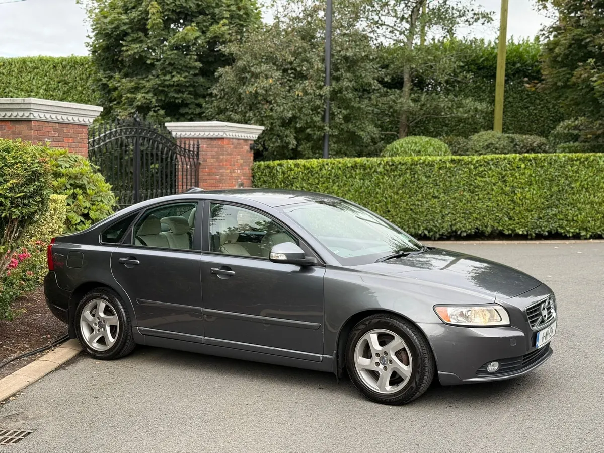 Volvo S40 2011 - Image 2
