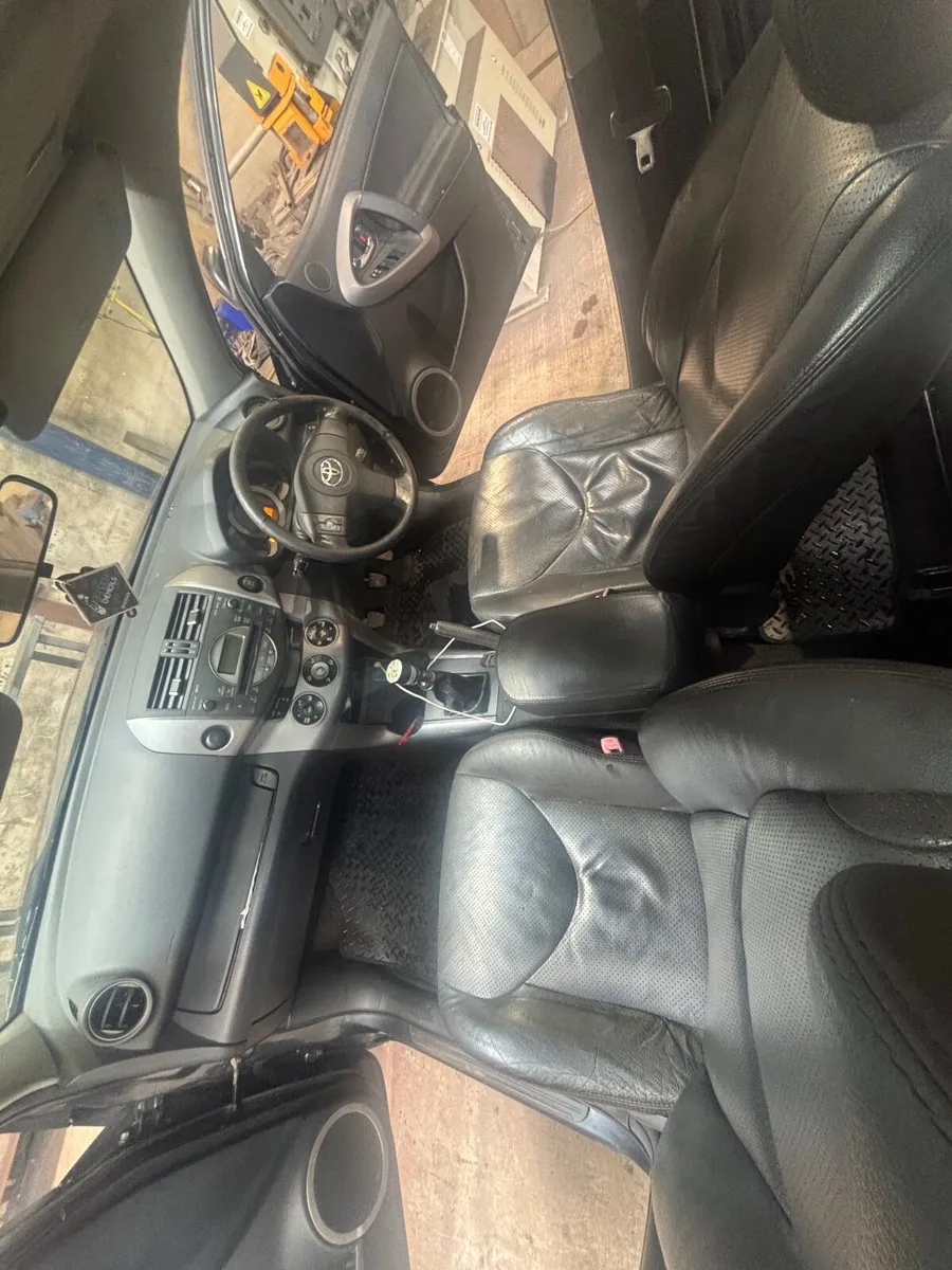 Toyota RAV4 2008 - Image 2